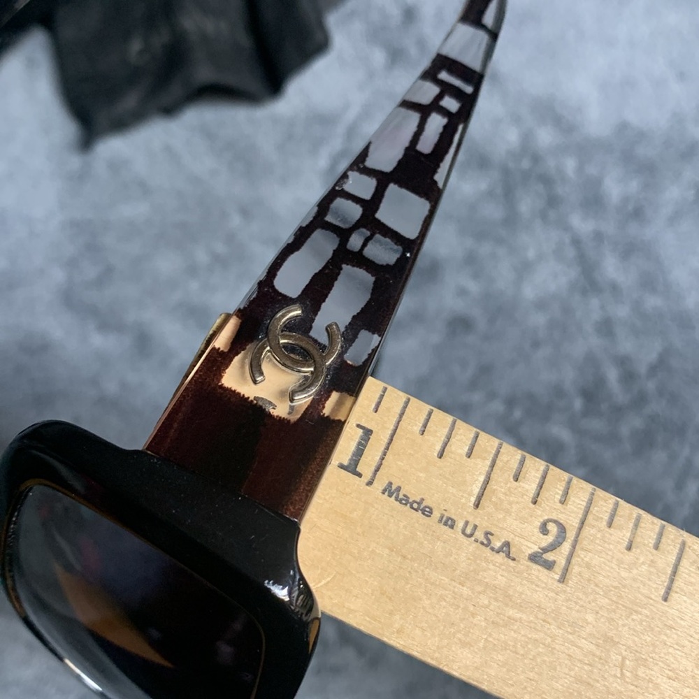 CHANEL Black & Tortoiseshell Rectangular Logo Sunglasses - Picture 15 of 16